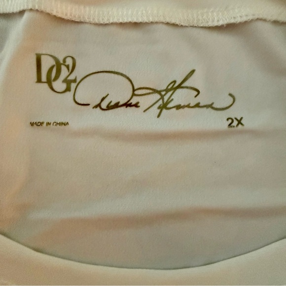 NWT D&G Summer Staple Sunflower Print Cream Plus Size Women's Tee - Picture 3 of 4